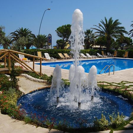Hotel Costa Verde Tortoreto Exteriör bild