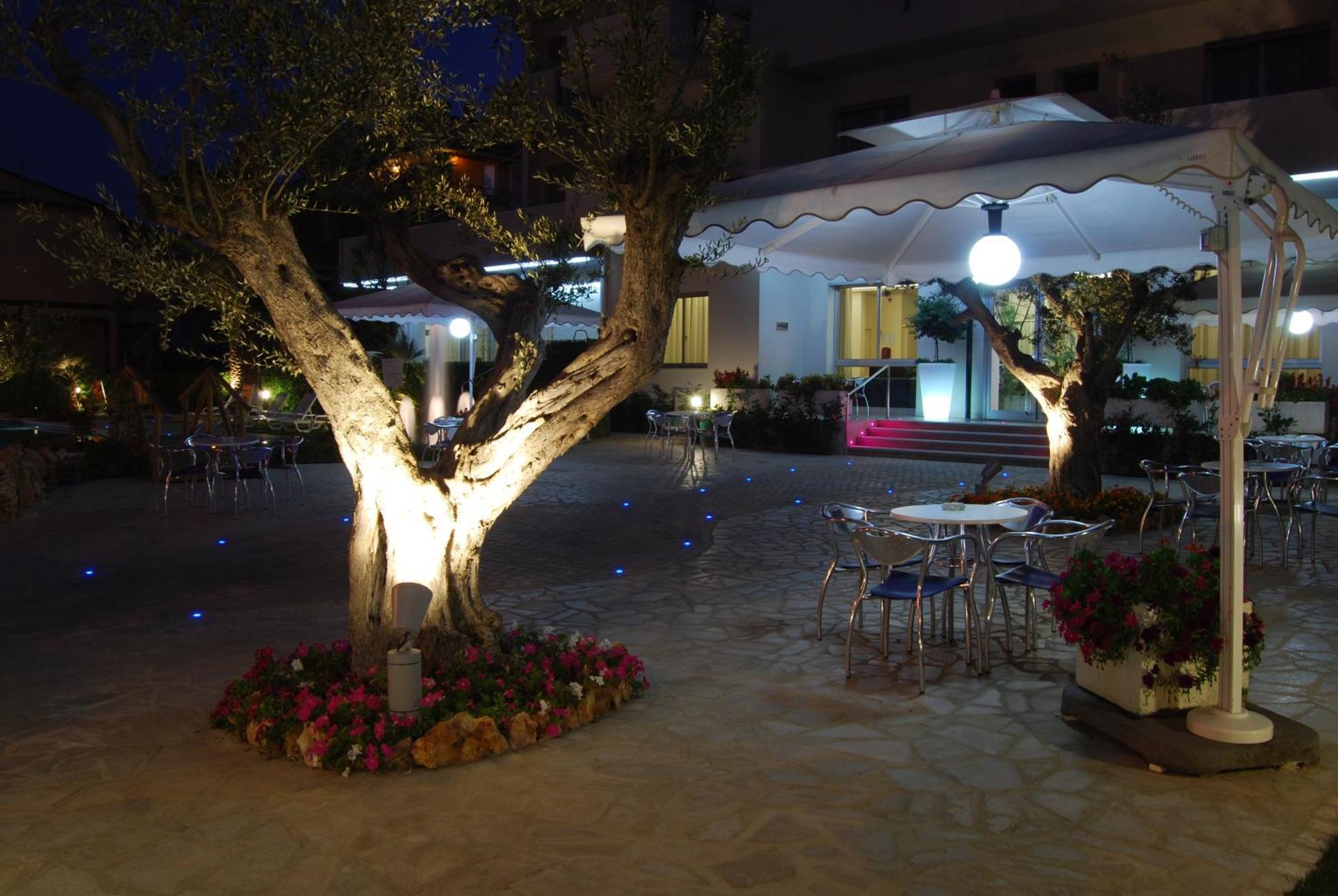 Hotel Costa Verde Tortoreto Exteriör bild